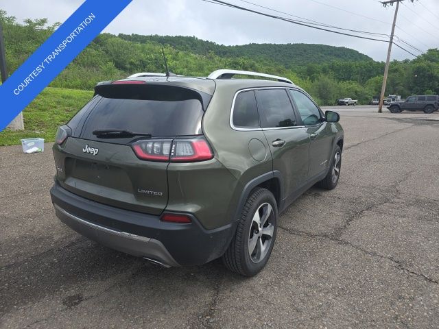 Additional photo of vehicle.