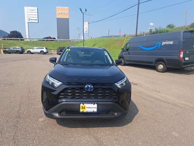2024 Toyota RAV4 Hybrid XLE photo 3