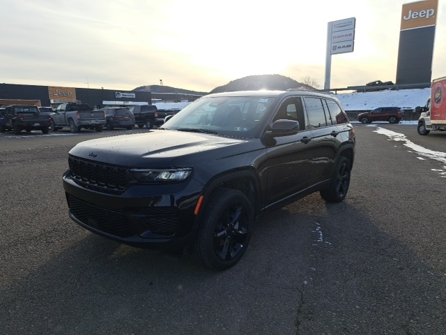 2025 Jeep Grand Cherokee Altitude's photo