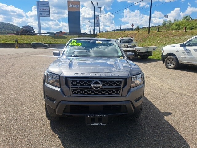 2023 Nissan Frontier SV photo 3