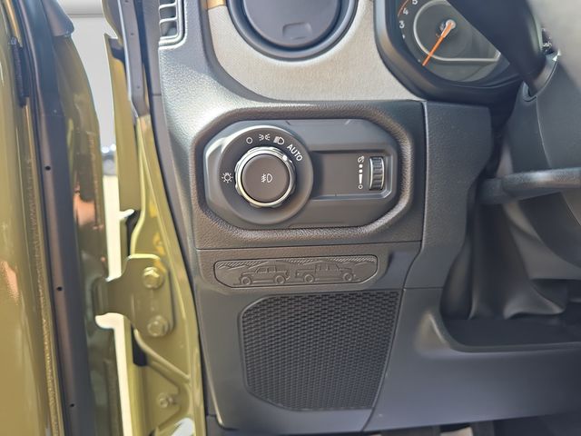 Additional photo of vehicle.