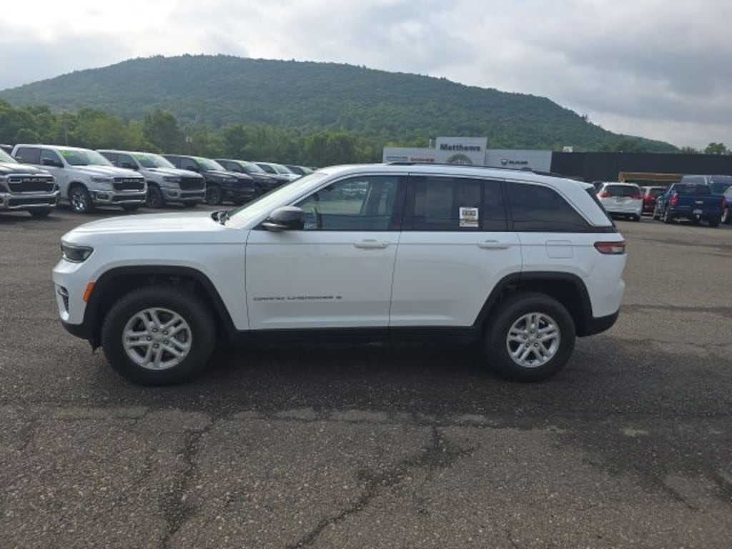 Used 2023 Jeep Grand Cherokee Laredo SUV