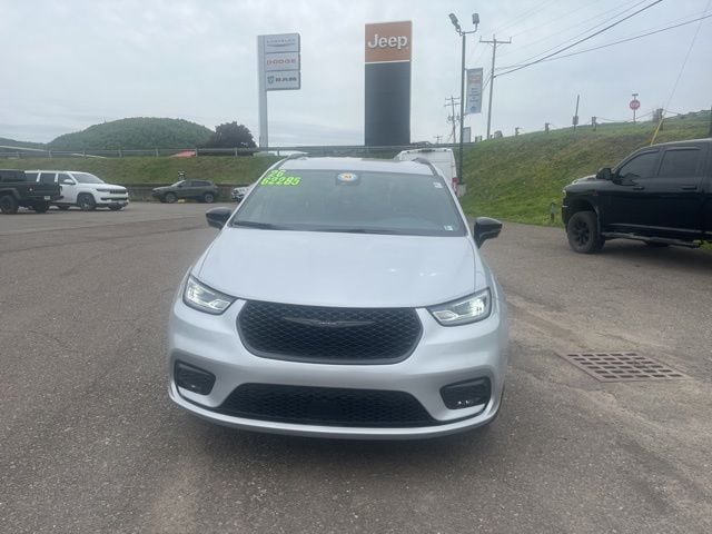 2026 Chrysler Pacifica Select - Photo 2