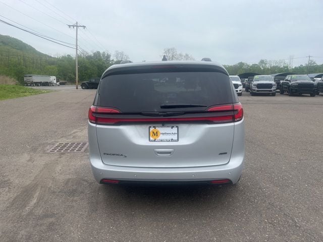 2026 Chrysler Pacifica Select - Photo 6