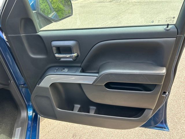 Additional photo of vehicle.