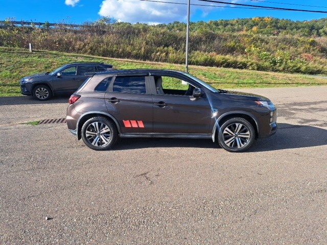 2020 Mitsubishi Outlander Sport SE photo 3