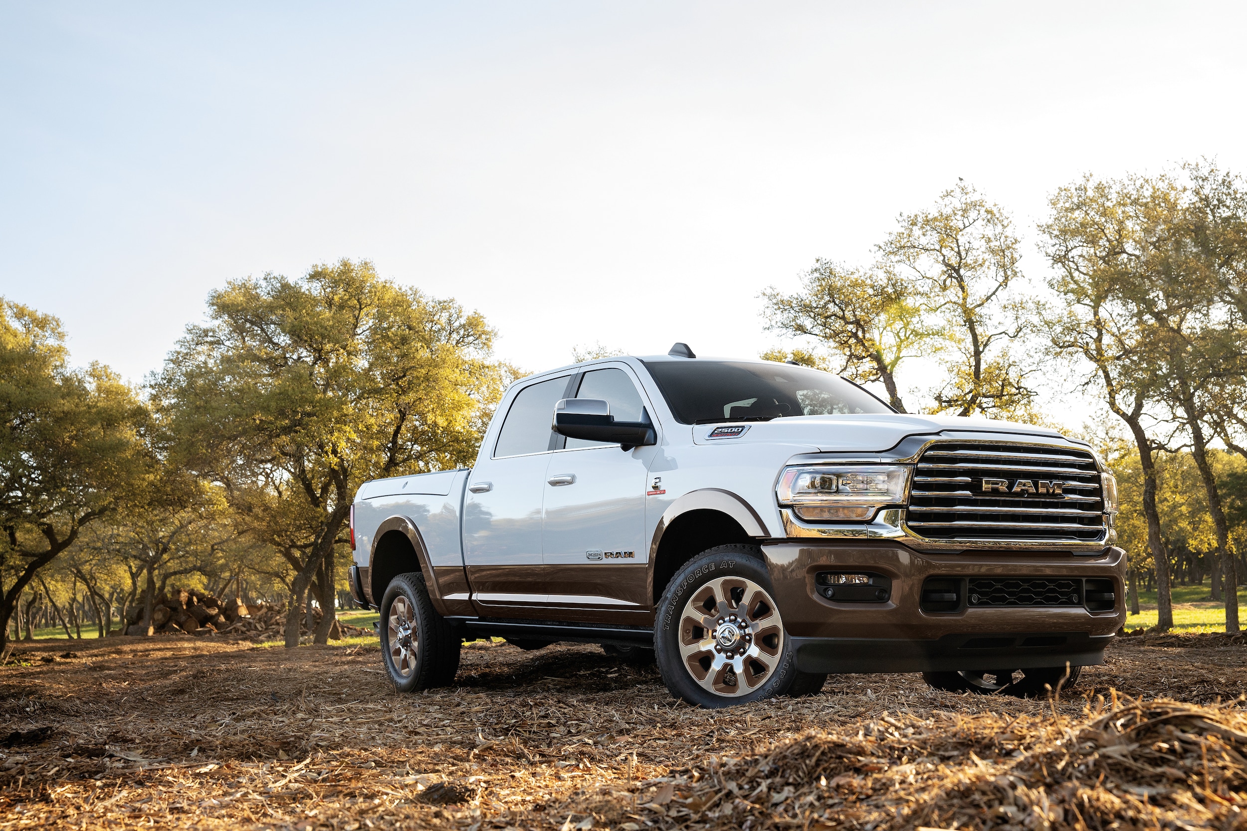 2023-RAM-2500-LaramieLonghorn-CrewCab-Truck-L02.jpg