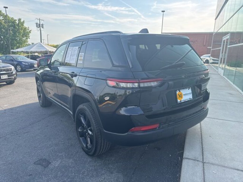 Used 2023 Jeep Grand Cherokee Laredo SUV
