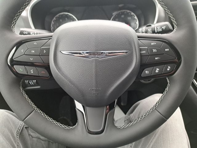2026 Chrysler Pacifica Select - Photo 21