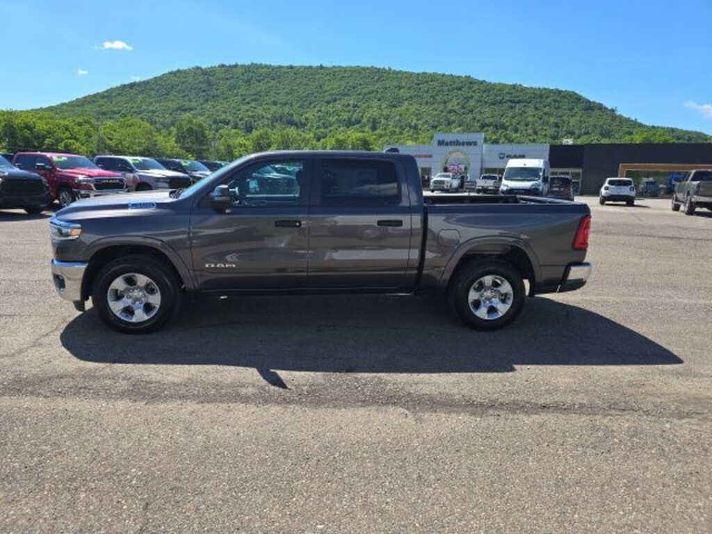 New 2026 Ram 1500 BIG HORN CREW CAB 4X4 5'7 BOX Pickup