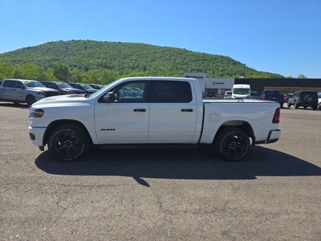 New 2026 Ram 1500 EXPRESS CREW CAB 4X4 5'7 BOX Pickup