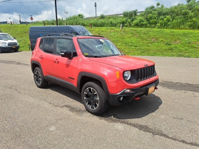 2023 Jeep Renegade Trailhawk photo 2
