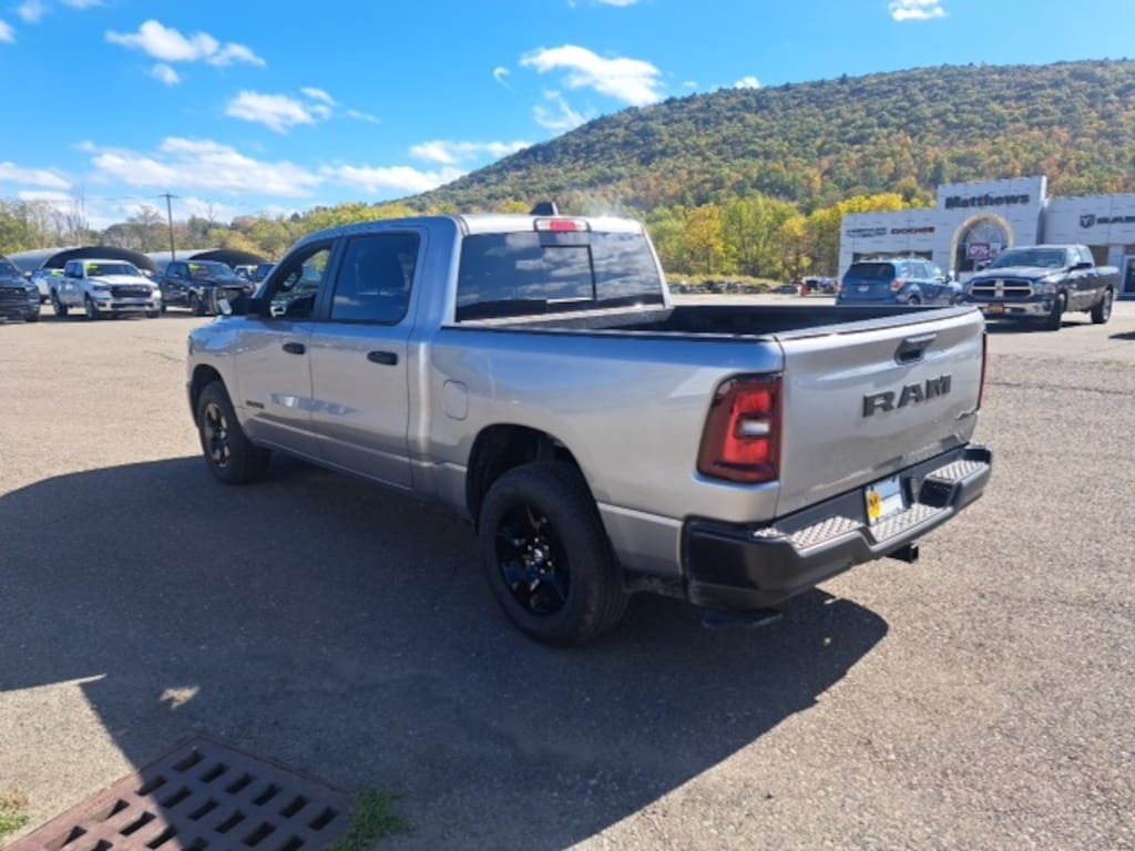 New 2025 Ram 1500 TRADESMAN CREW CAB 4X4 5'7 BOX Pickup