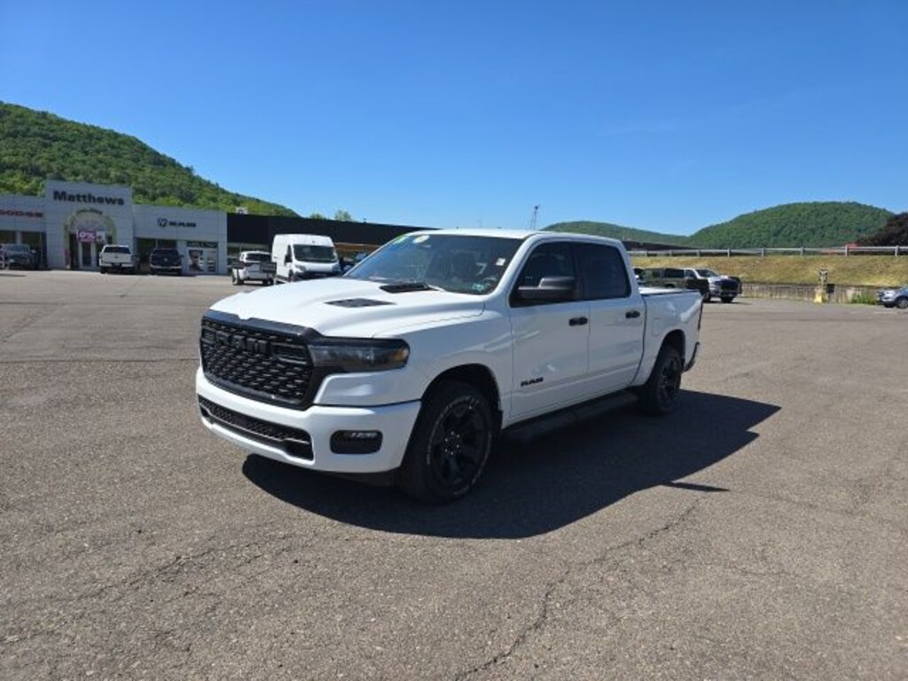 New 2026 Ram 1500 EXPRESS CREW CAB 4X4 5'7 BOX Pickup