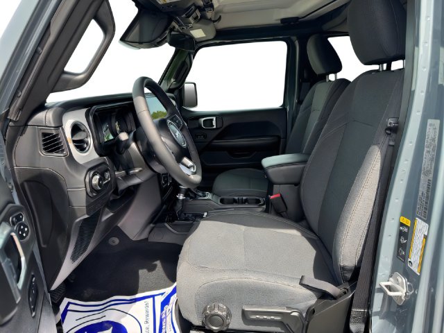 Additional photo of vehicle.
