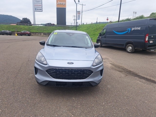 2022 Ford Escape SE Hybrid photo 3
