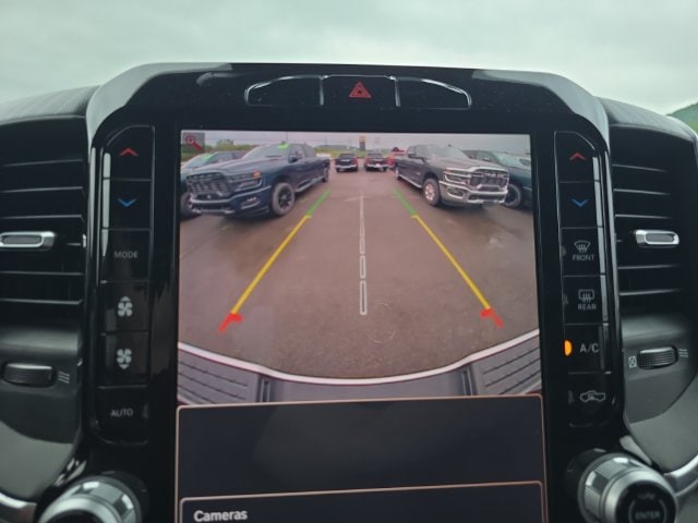 Additional photo of vehicle.