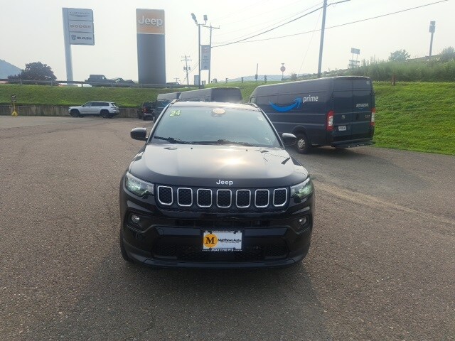 2024 Jeep Compass Latitude photo 3