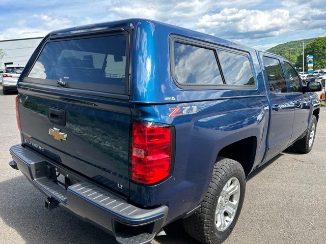 Additional photo of vehicle.