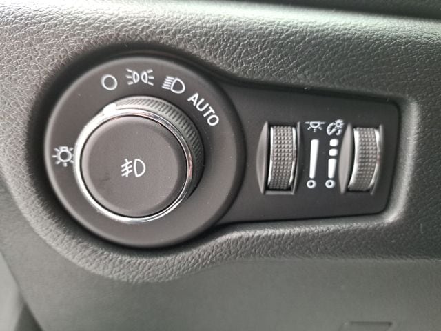 2026 Chrysler Pacifica Select - Photo 20