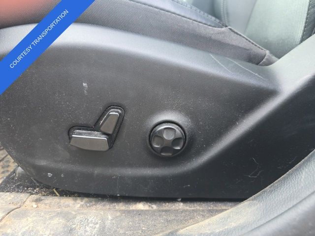 Additional photo of vehicle.