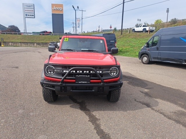 2023 Ford Bronco Black Diamond photo 3