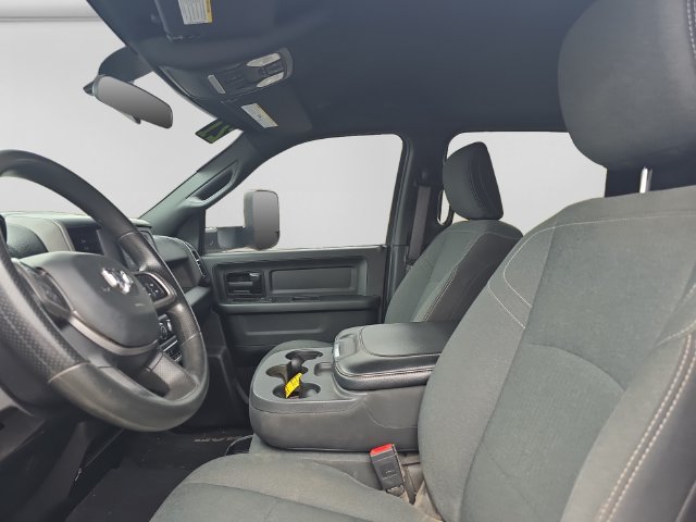 Additional photo of vehicle.