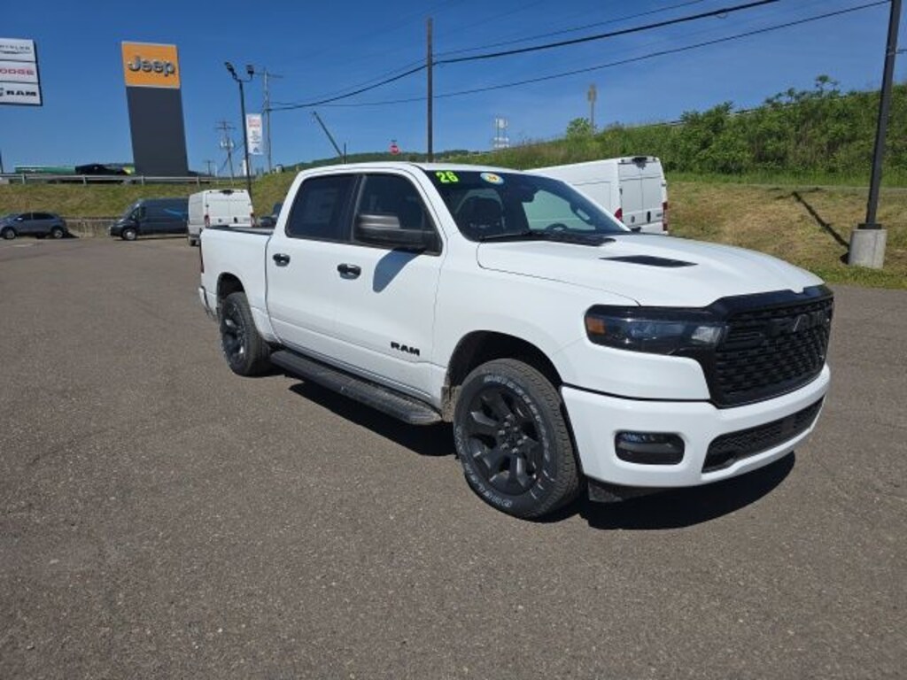 New 2026 Ram 1500 EXPRESS CREW CAB 4X4 5'7 BOX Pickup