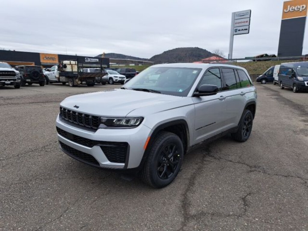 New 2026 Jeep Grand Cherokee LAREDO ALTITUDE 4X4 Sport Utility