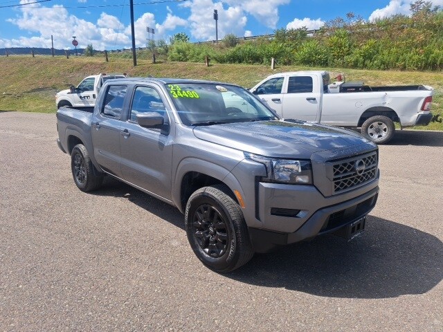 2023 Nissan Frontier SV photo 2