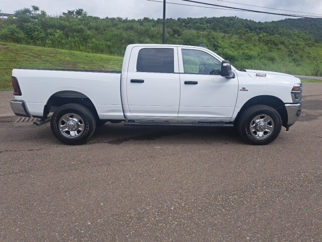 2025 Ram 2500 Tradesman photo 4