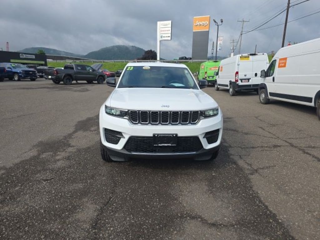 Used 2023 Jeep Grand Cherokee Laredo SUV