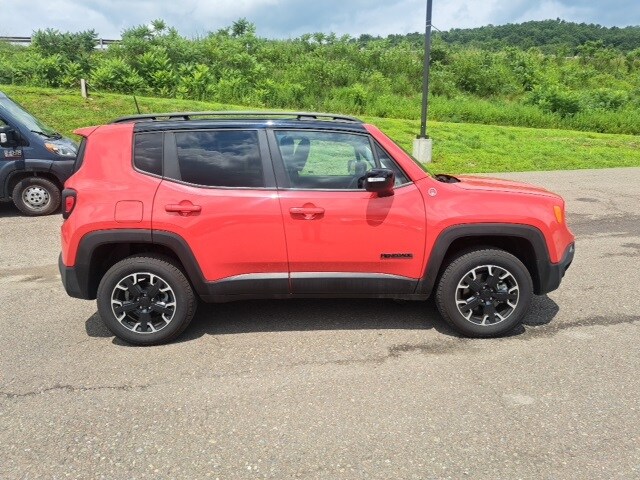 2023 Jeep Renegade Trailhawk photo 4