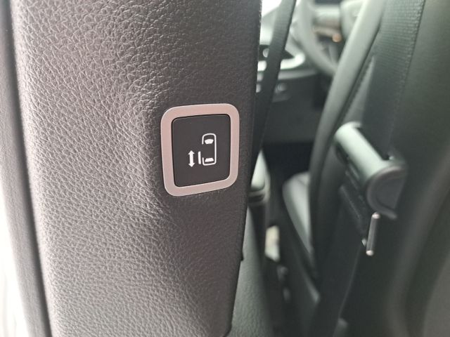 2026 Chrysler Pacifica Select - Photo 13