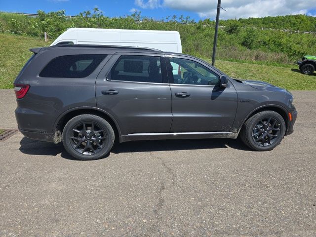 Additional photo of vehicle.