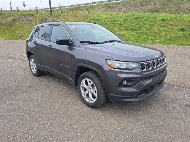 2024 Jeep Compass Latitude photo 2