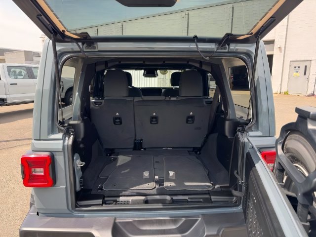 Additional photo of vehicle.