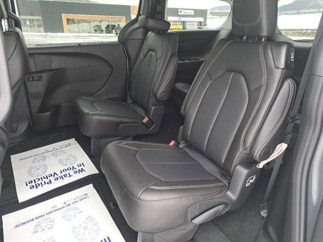 2026 Chrysler Pacifica Select - Photo 14