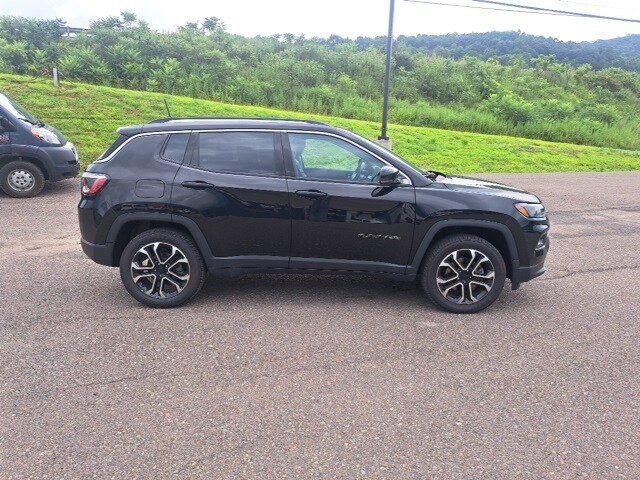2022 Jeep Compass Limited photo 2