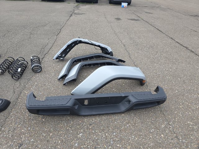 Additional photo of vehicle.
