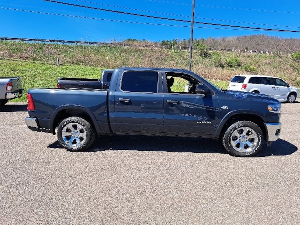 New 2026 Ram 1500 BIG HORN CREW CAB 4X4 5'7 BOX Pickup