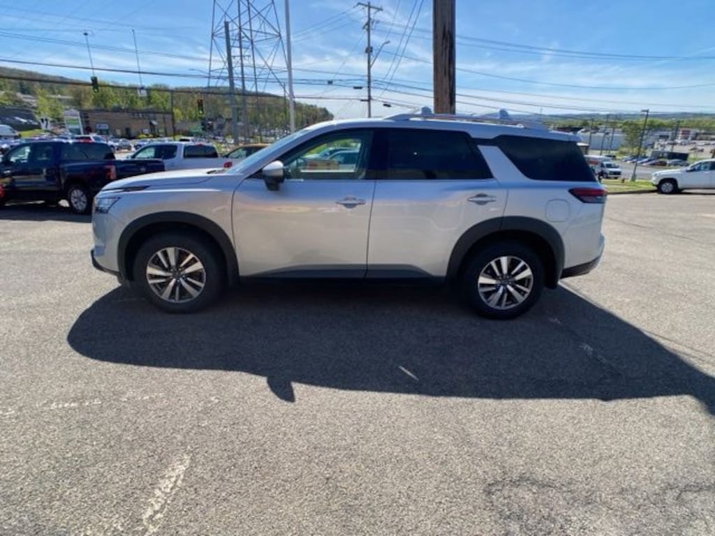 Used 2023 Nissan Pathfinder SL SUV
