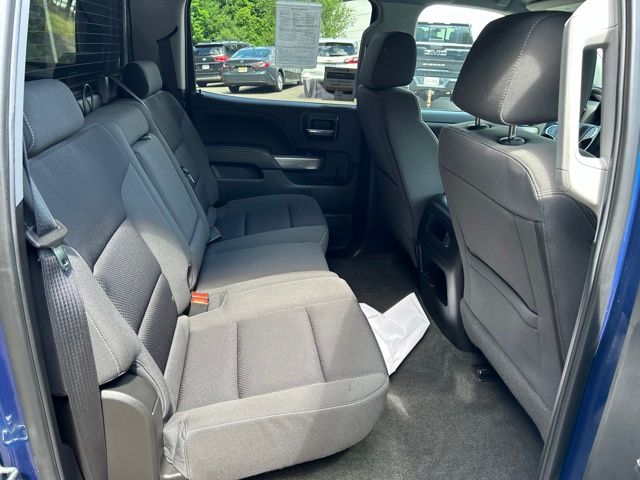 Additional photo of vehicle.