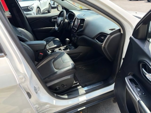 Additional photo of vehicle.