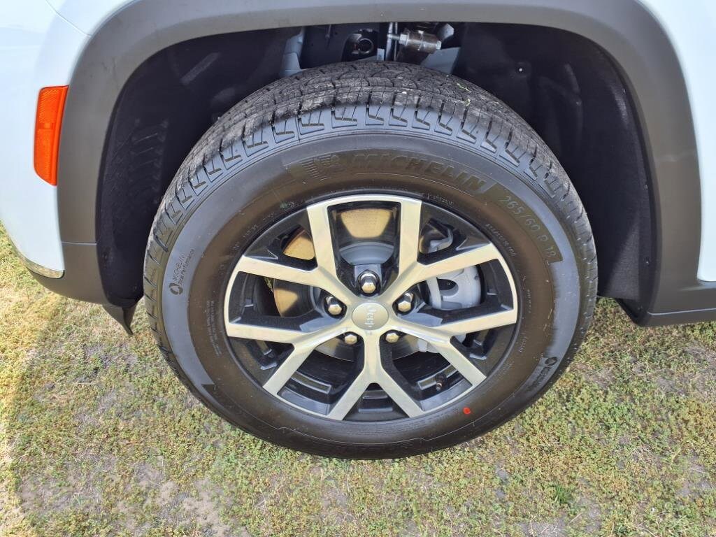 2025 Jeep Grand Cherokee Limited photo 4