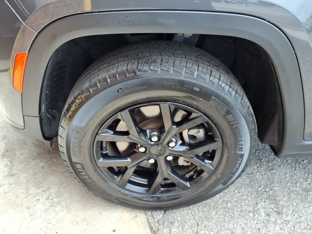Used 2024 Jeep Grand Cherokee L Laredo SUV