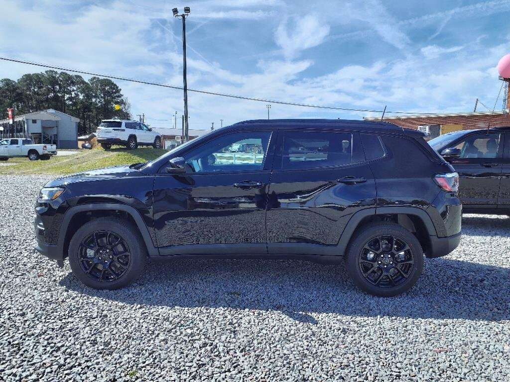 2025 Jeep Compass Latitude photo 2