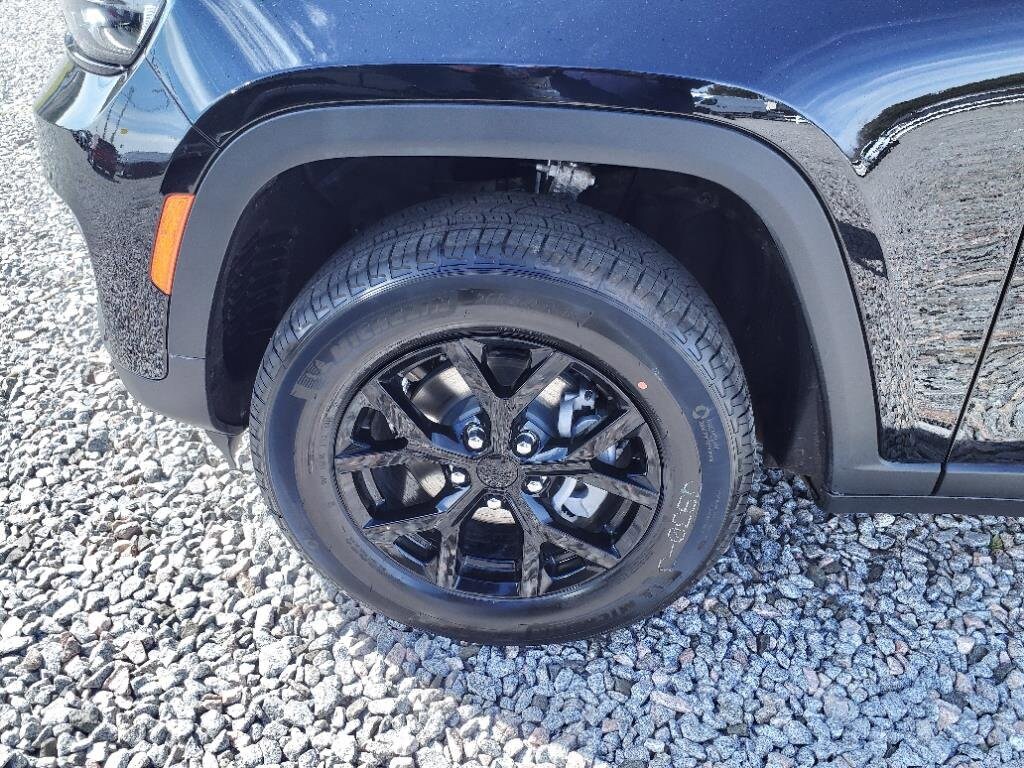 2025 Jeep Grand Cherokee Altitude photo 4