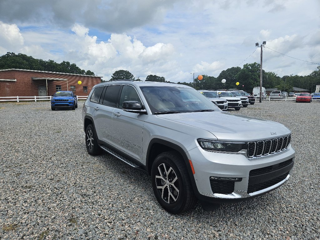 2024 Jeep Grand Cherokee Limited photo 2