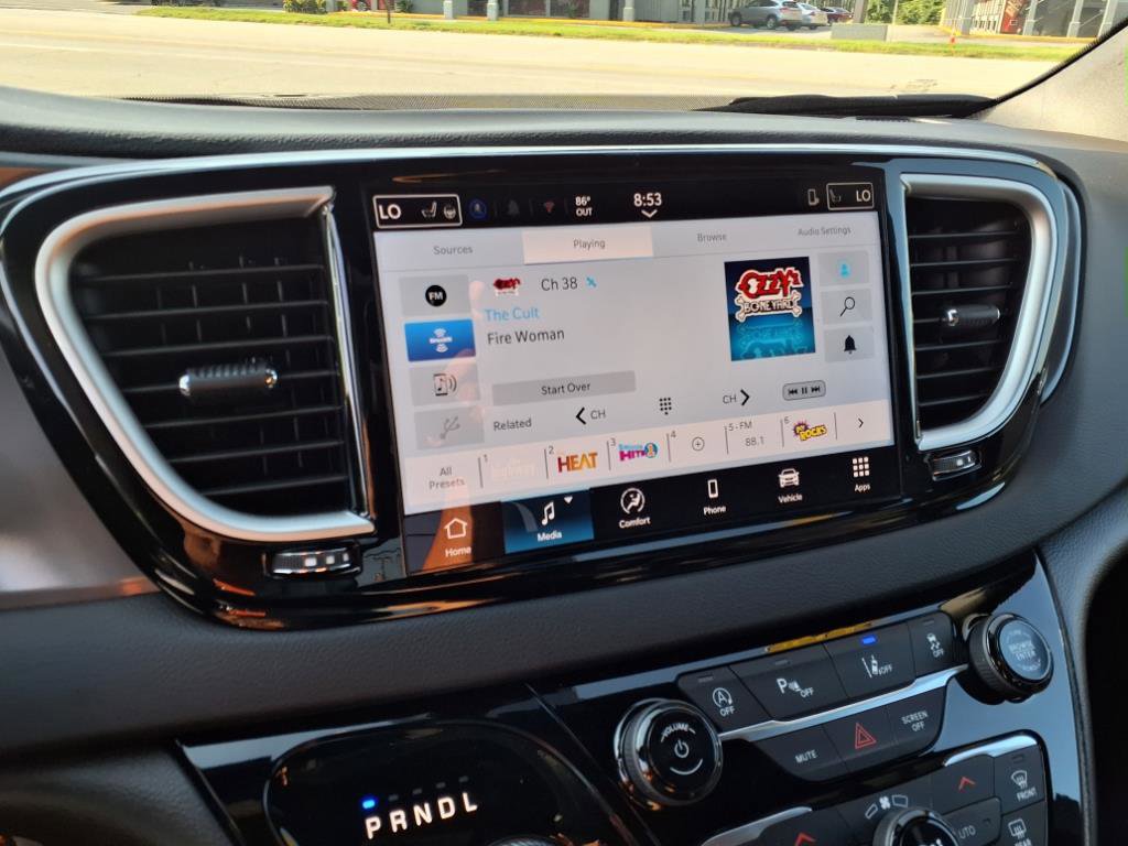 2025 Chrysler Voyager LX - Photo 16